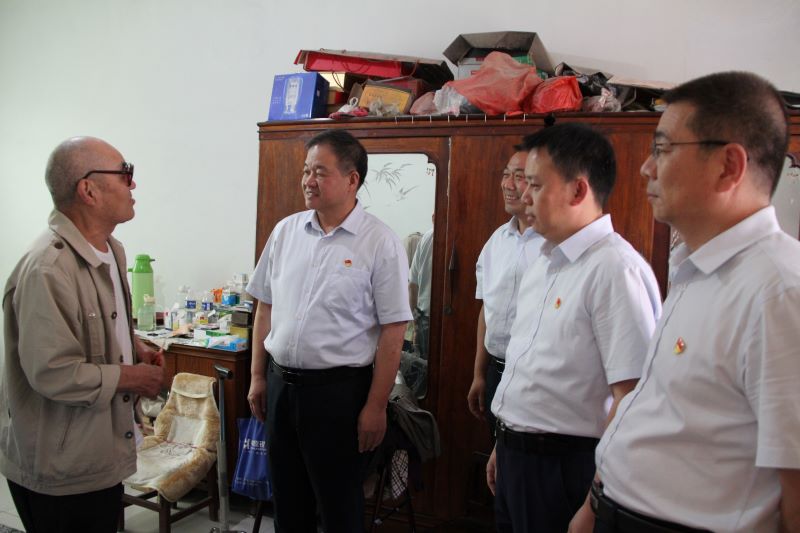 博農(nóng)集團(tuán)領(lǐng)導(dǎo)走訪慰問老黨員、困難黨員